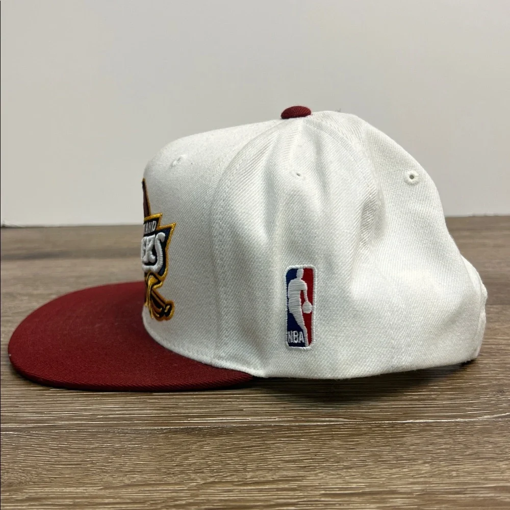 Mitchell & Ness Cleveland Cavaliers Snapback NBA Hardwood Classics Vintage Logo